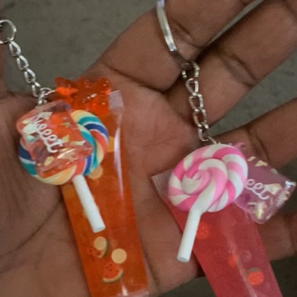 Lip gloss keychain - Picture 8 of 8